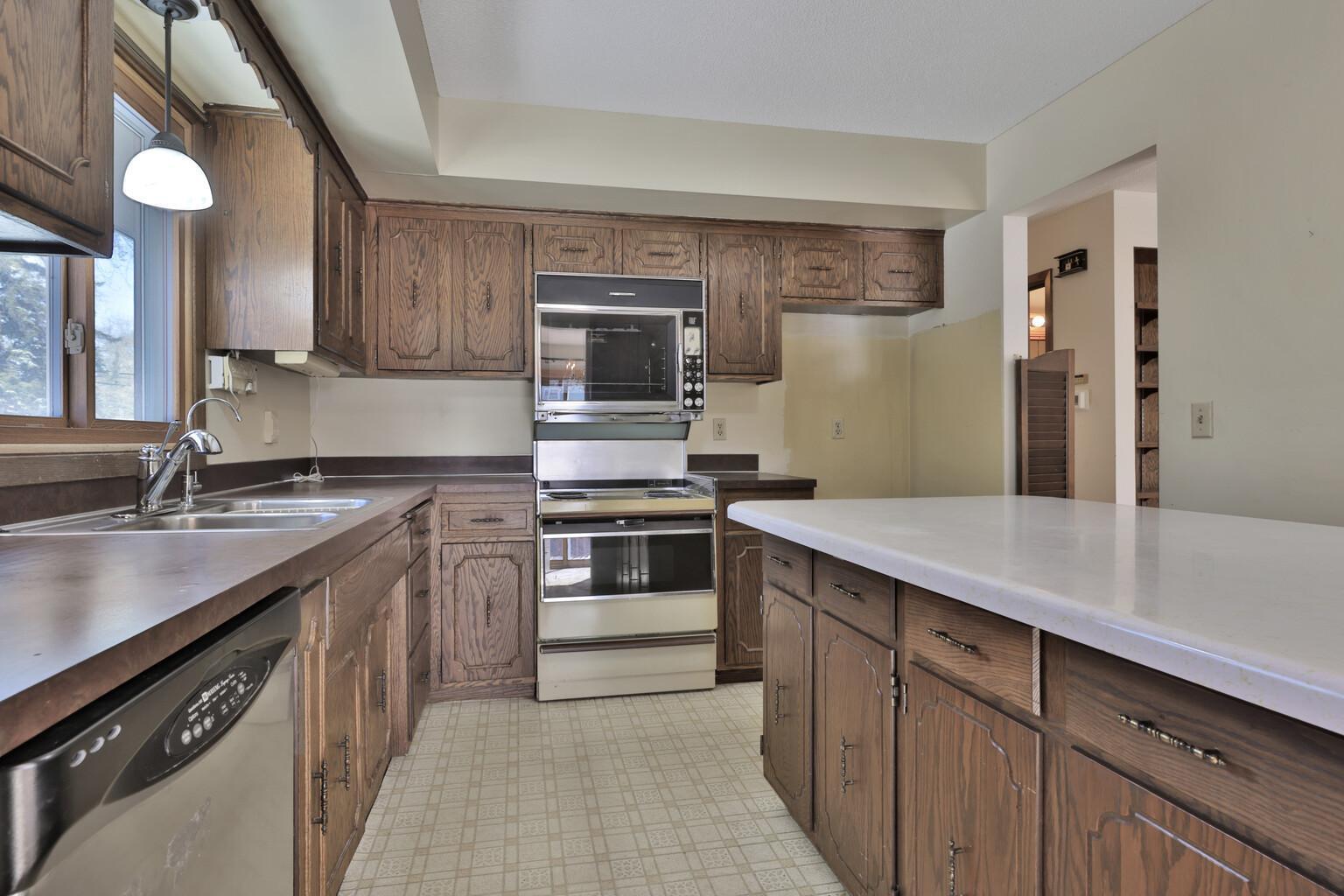 738 County Rd B East Maplewood, MN 55117 - Photo 4 of 17 Gallery Image 4