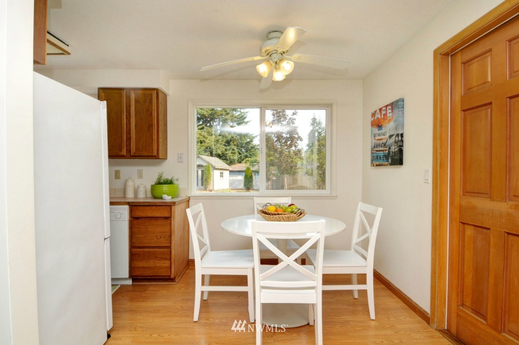 3227 193rd Place Southeast Bothell, WA 98012 - Photo 6 of 15 Gallery Image 6