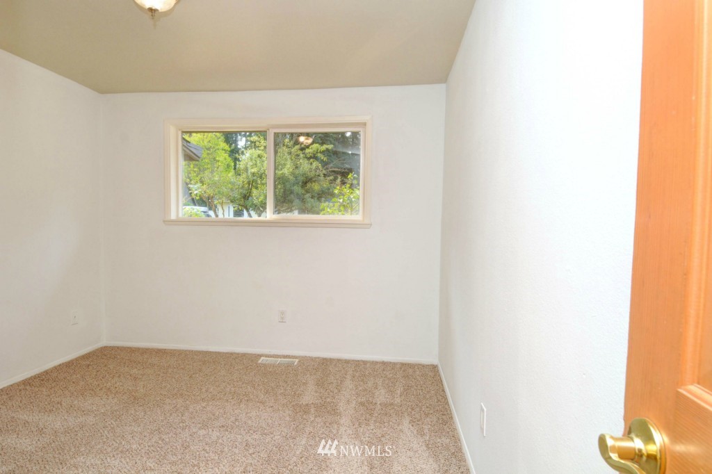 3227 193rd Place Southeast Bothell, WA 98012 - Photo 9 of 15 Gallery Image 9