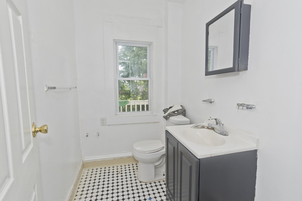 116-118 Massasoit Street Springfield, MA 01107 - Photo 9 of 32