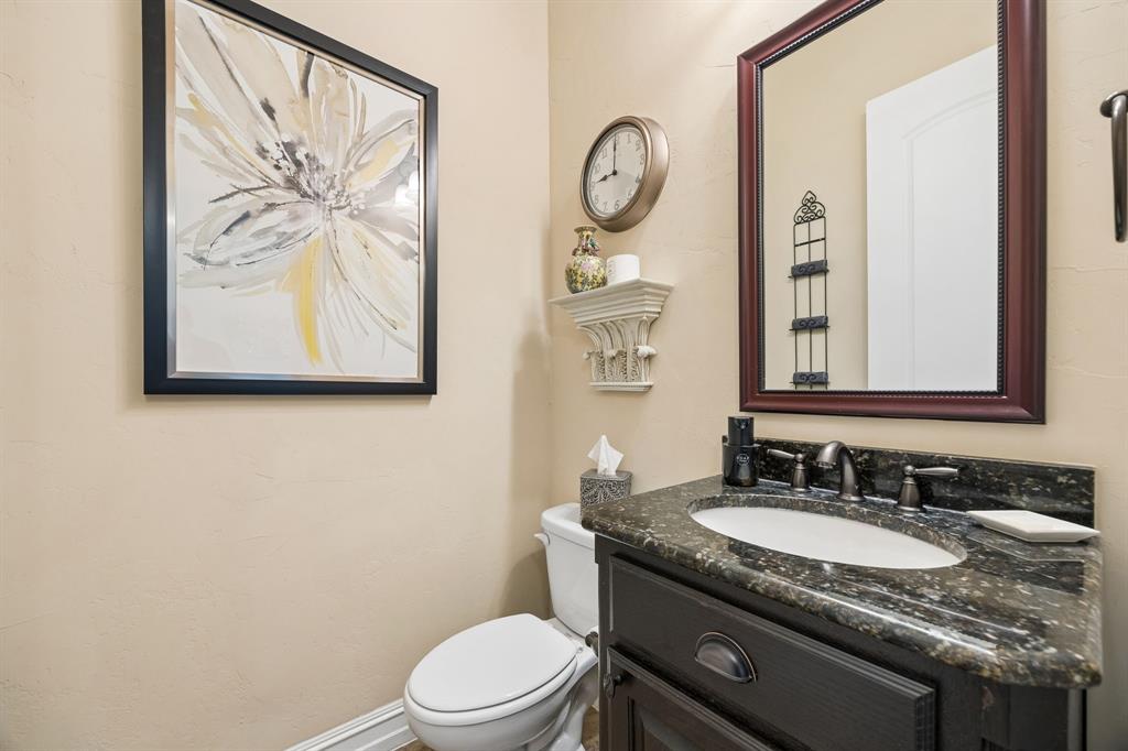 948 Holt Lane Allen, TX 75013 - Photo 19 of 40 Half bath for guests