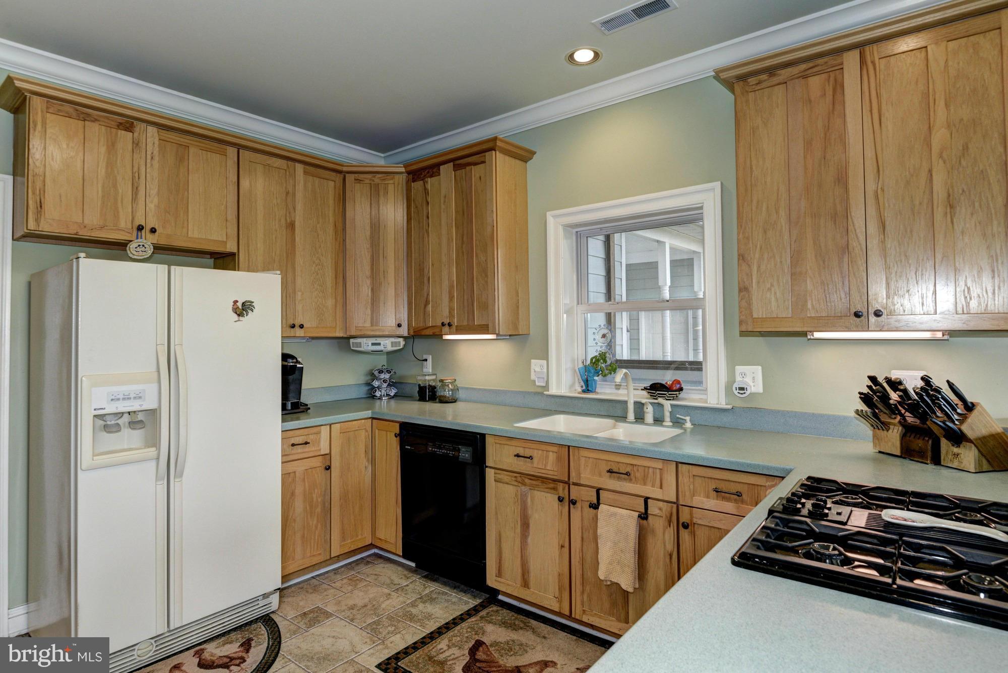 20500 Westerly Road Poolesville, MD 20837 - Photo 13 of 30 a kitchen with a refrigerator a sink and cabinets