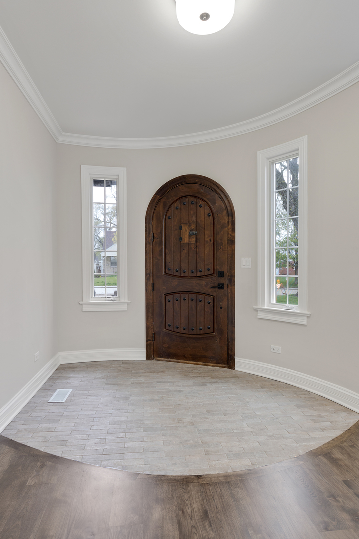 115 Washington Street Glenview, IL 60025 - Photo 3 of 40 an empty room with windows and cabinet