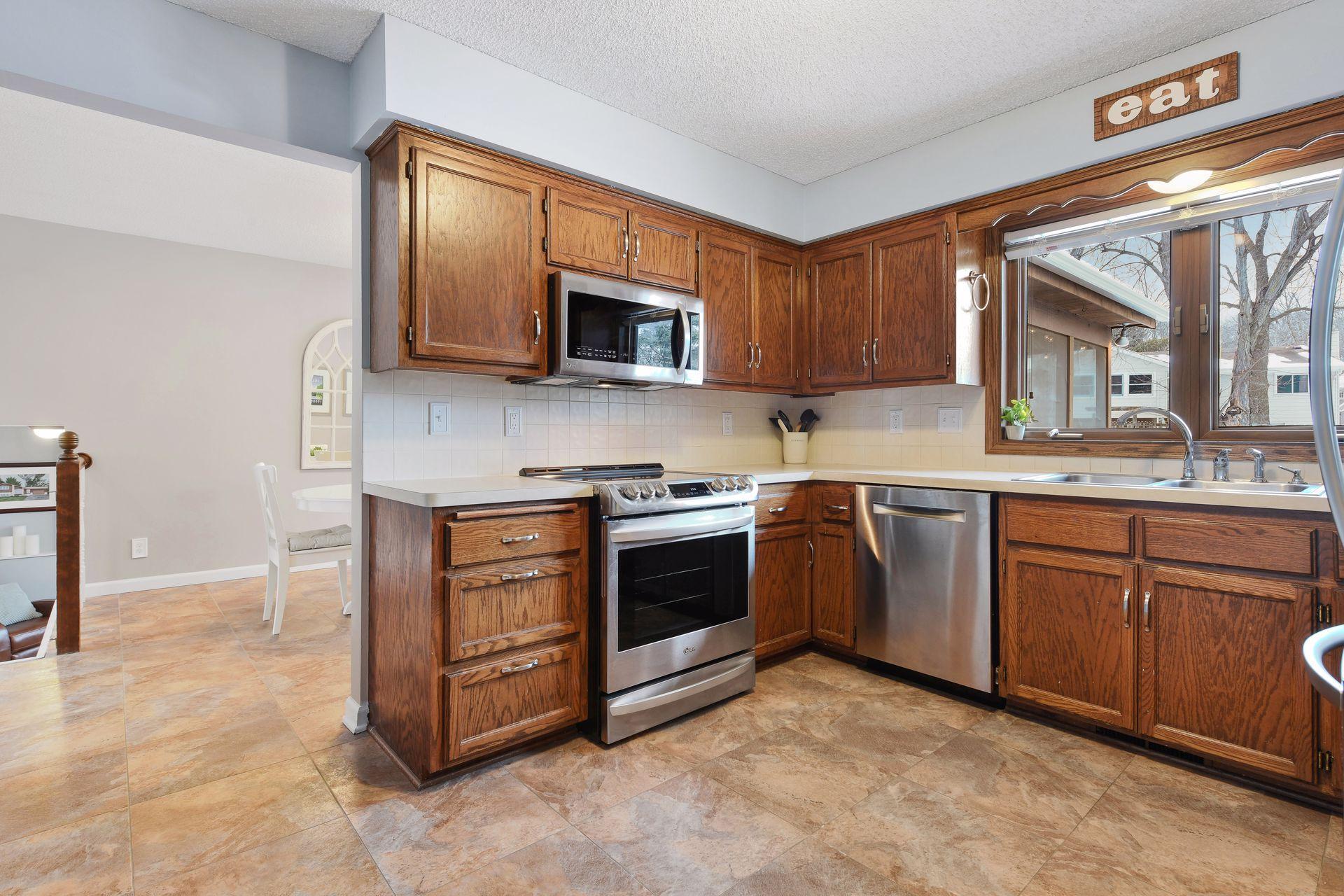 17253 Round Lake Road Eden Prairie, MN 55346 - Photo 17 of 64