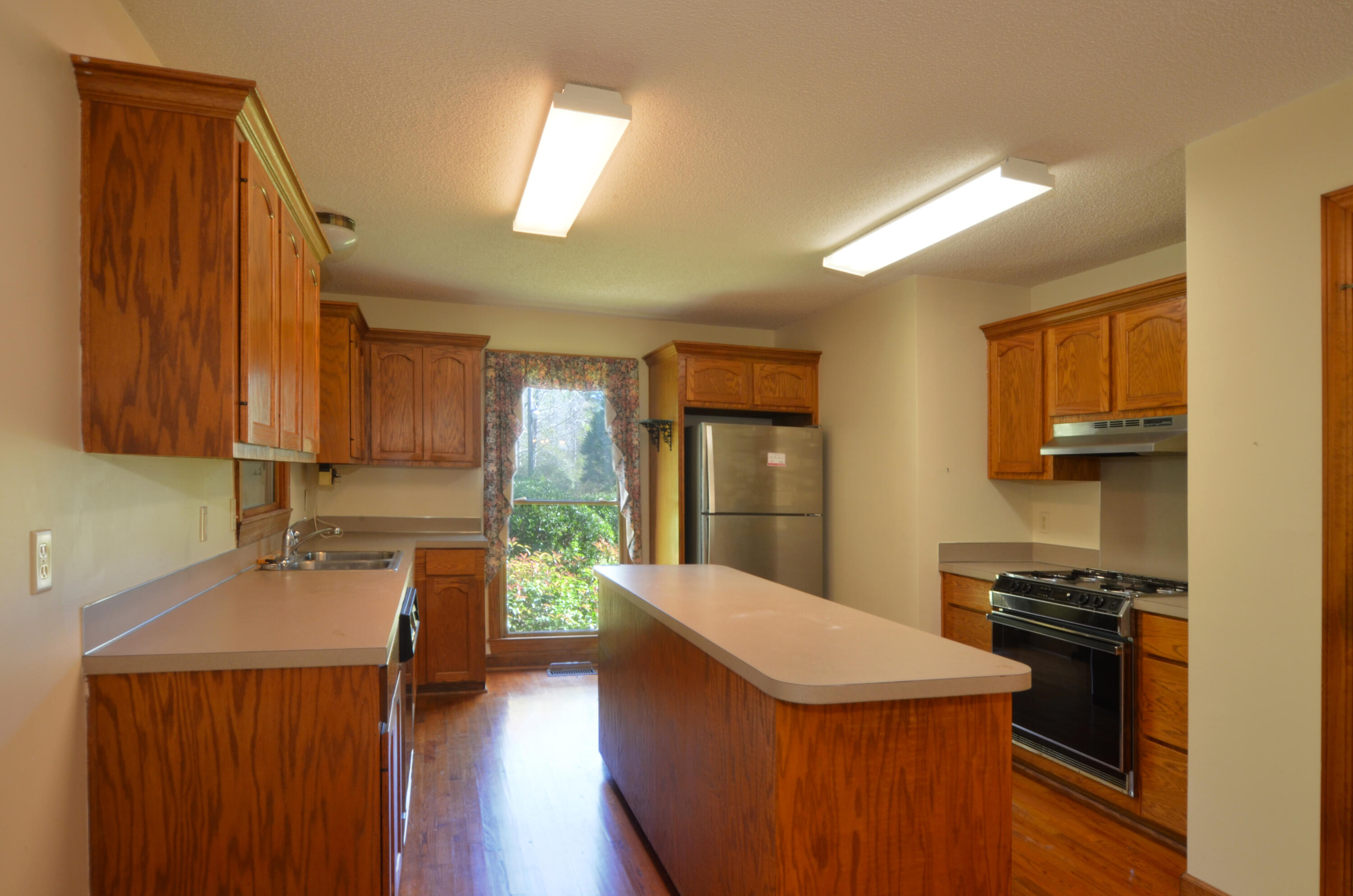 1183 White Road Awendaw, SC 29429 - Photo 25 of 43 29-Kitchen