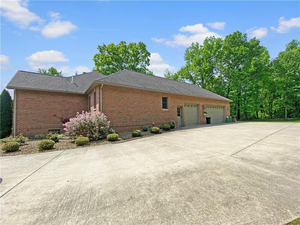 1885 Marr Road Pulaski, PA 16143 - Photo 3 of 15