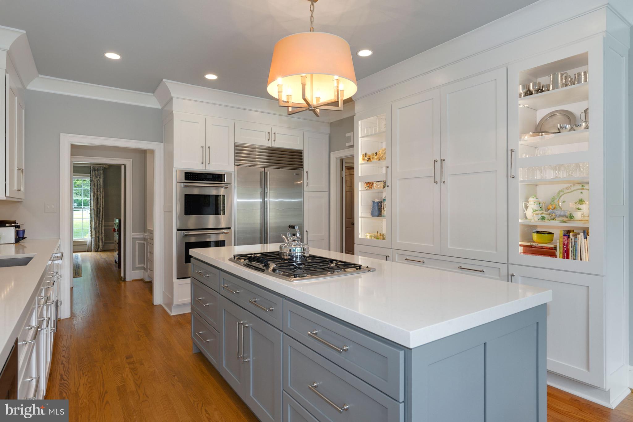 11512 Glen Road Potomac, MD 20854 - Photo 14 of 47 Lighted display cabinets