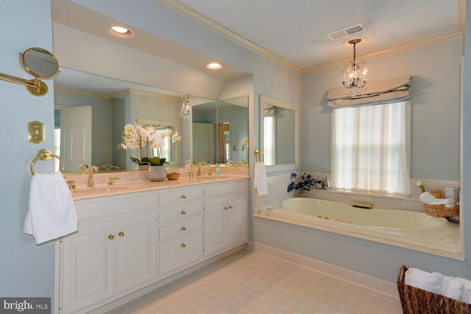 11512 Glen Road Potomac, MD 20854 - Photo 27 of 47 Primary Bath