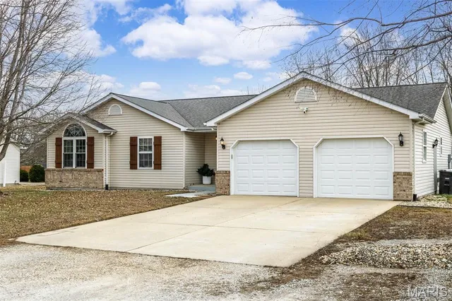 $269,000 | 3527 Pierland Drive, Pocahontas, IL 62275