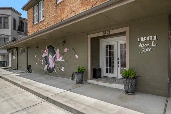 $2,450 | 1801 Avenue L, Unit DOWN, Galveston, TX 77550