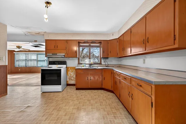 $169,000 | 1704 Wedel Avenue, Rockford, IL 61103