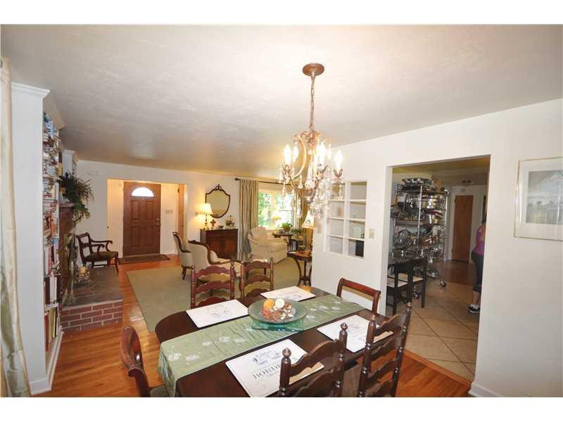 342 Fort Couch Road Upper St. Clair, PA 15241 - Photo 7 of 25 Dining Room.
