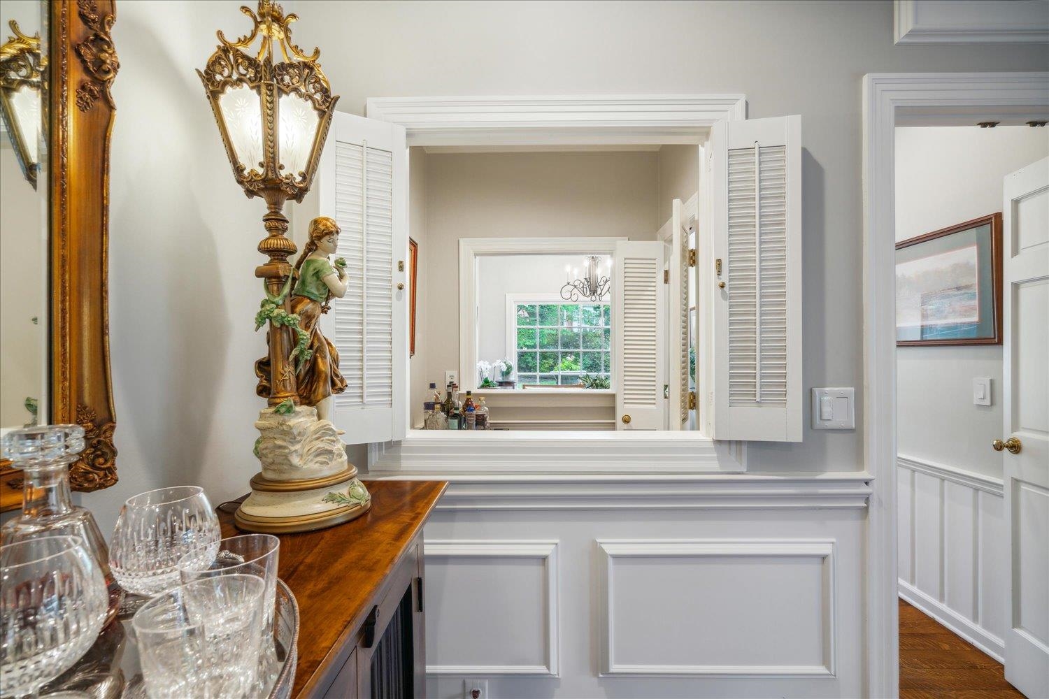 4585 Walnut Grove Road Memphis, TN 38117 - Photo 11 of 36 a living room with furniture and a potted plant