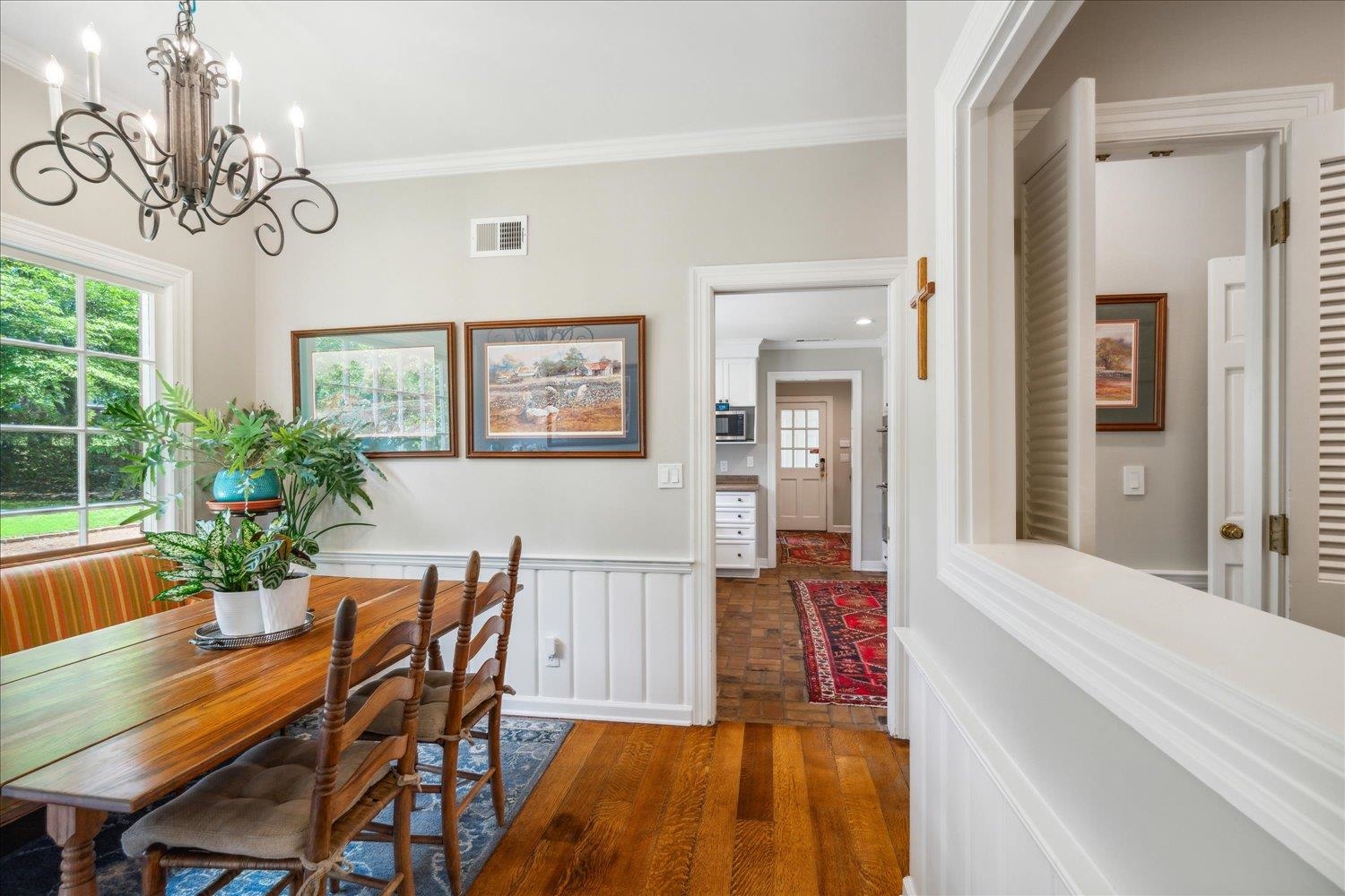 4585 Walnut Grove Road Memphis, TN 38117 - Photo 13 of 36 a living room with furniture and a large window