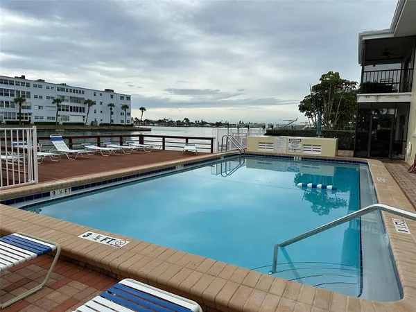 $1,950 | 175 55th Avenue, Unit 109, St. Pete Beach, FL 33706