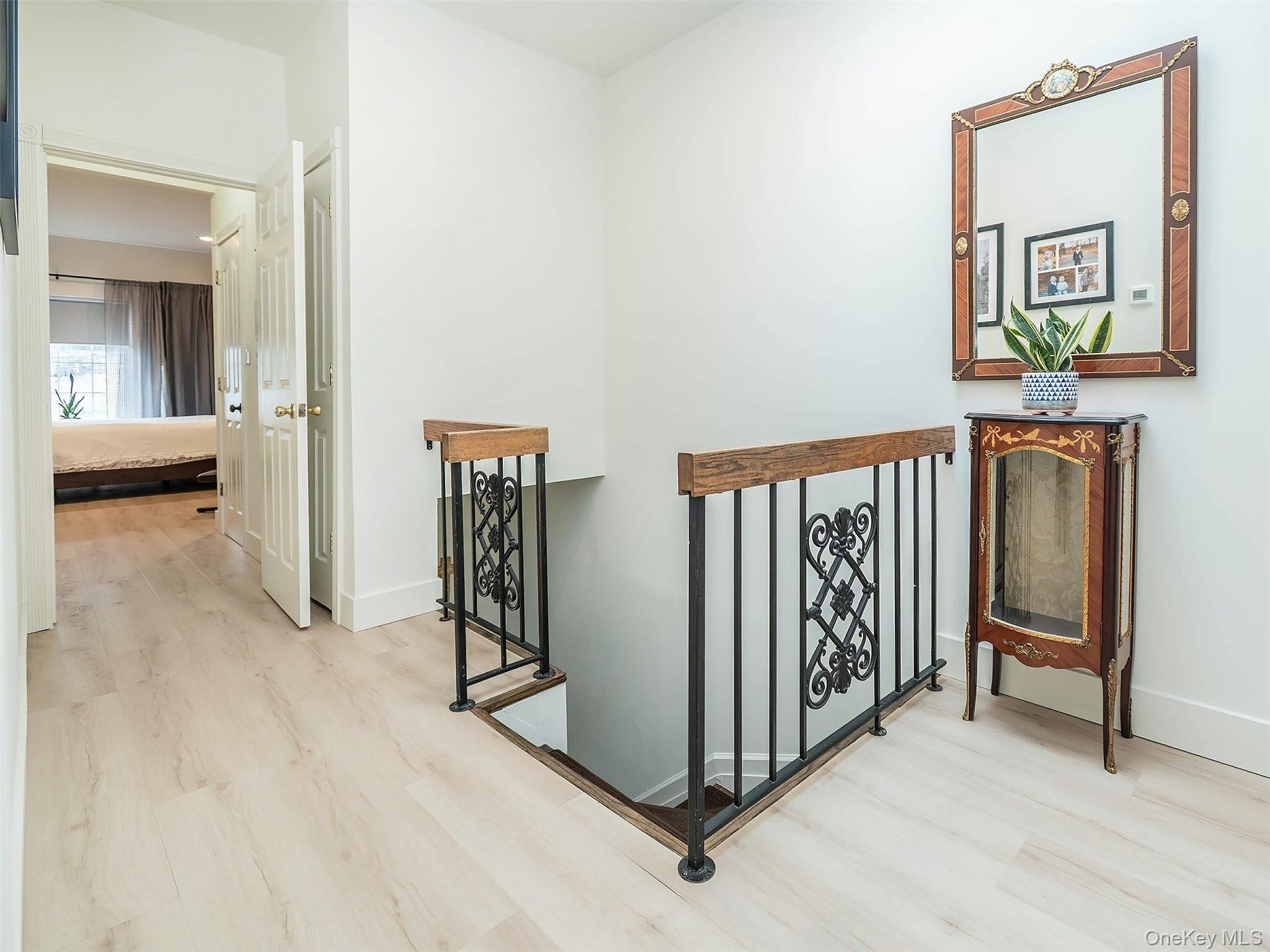 37 Dunwood Road, Unit B Port Washington, NY 11050 - Photo 15 of 27
