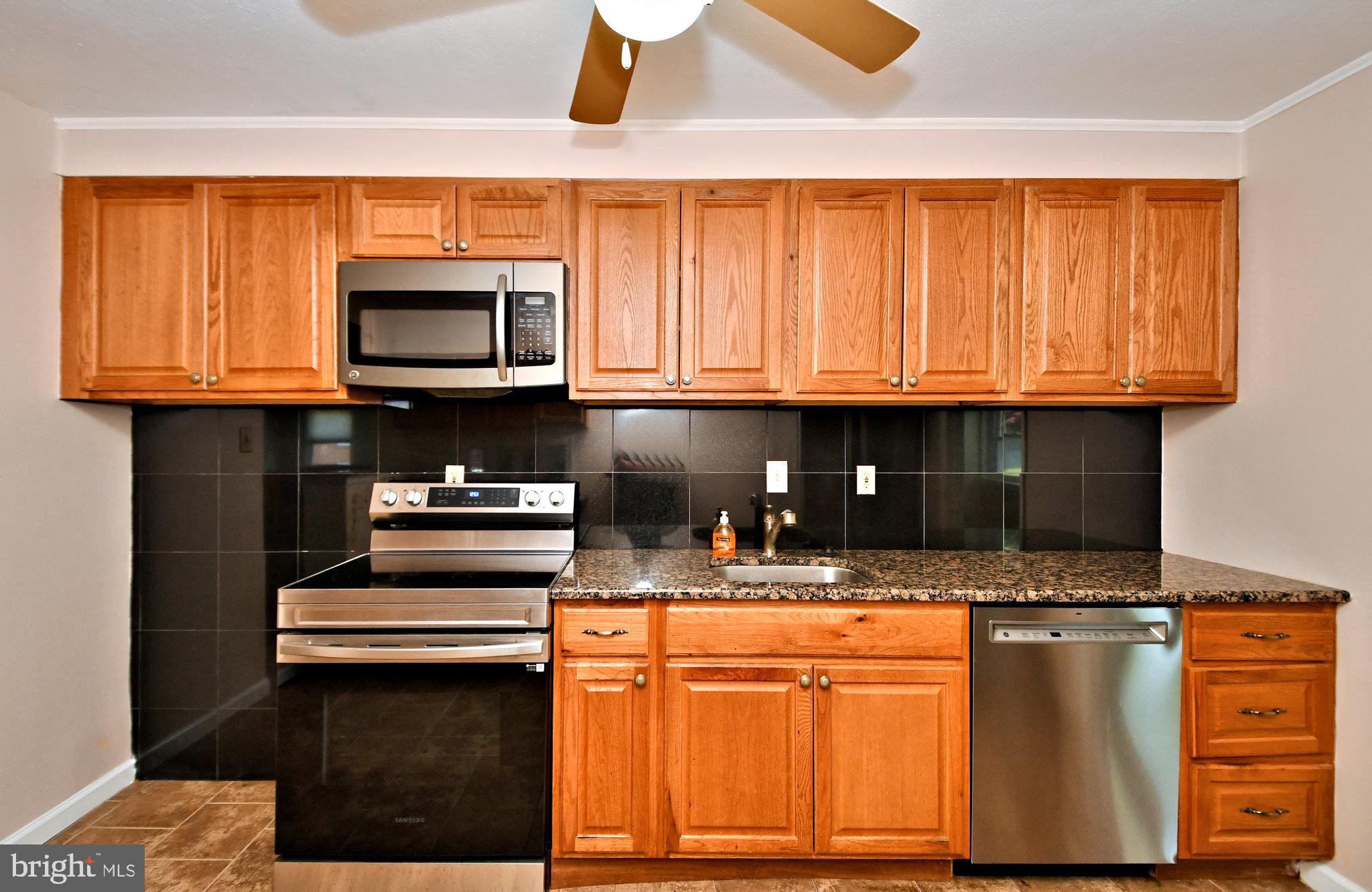 211 Oaktree Road Norristown, PA 19401 - Photo 11 of 62 Gallery Image 11