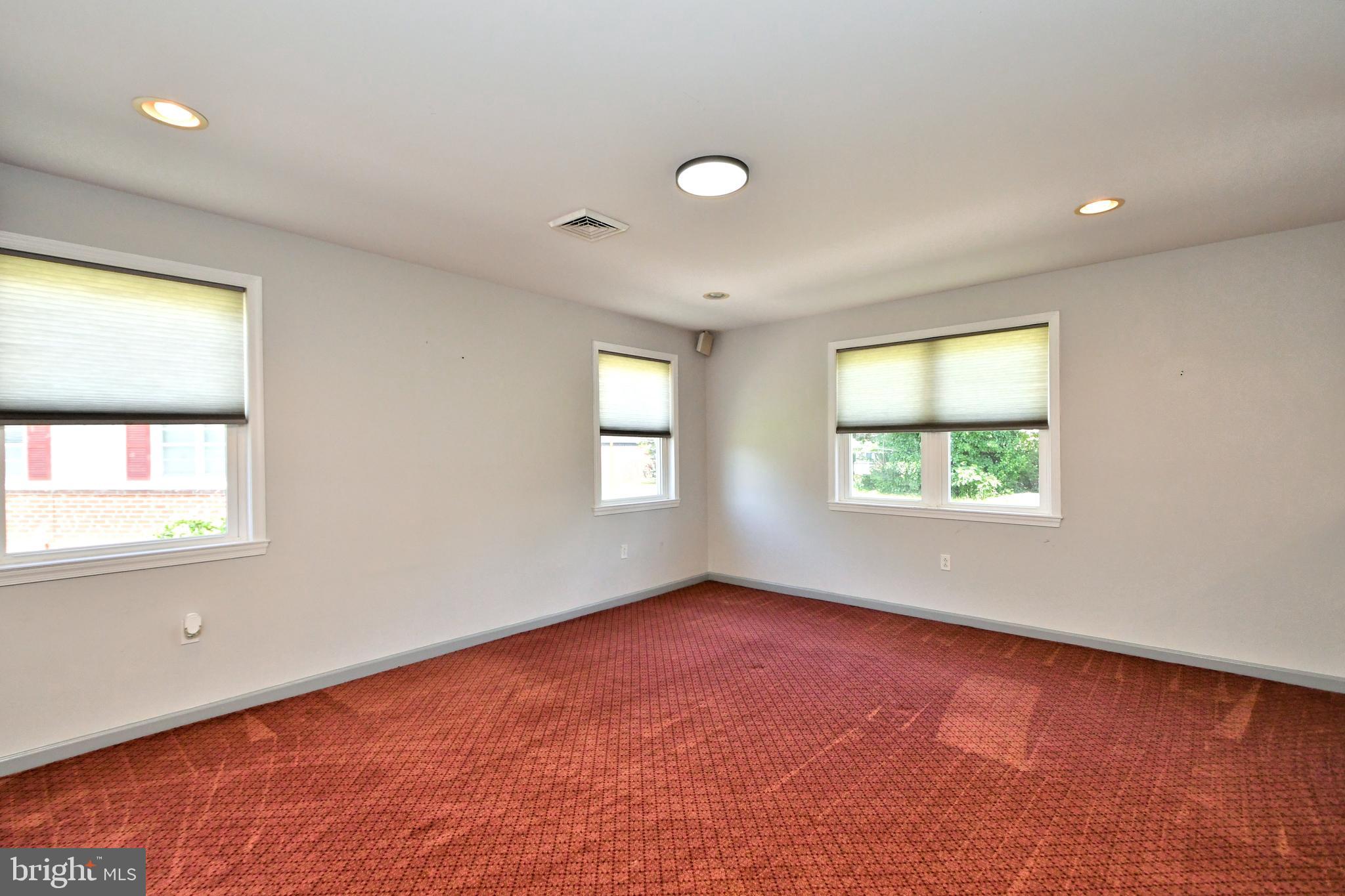 211 Oaktree Road Norristown, PA 19401 - Photo 33 of 62 Gallery Image 33