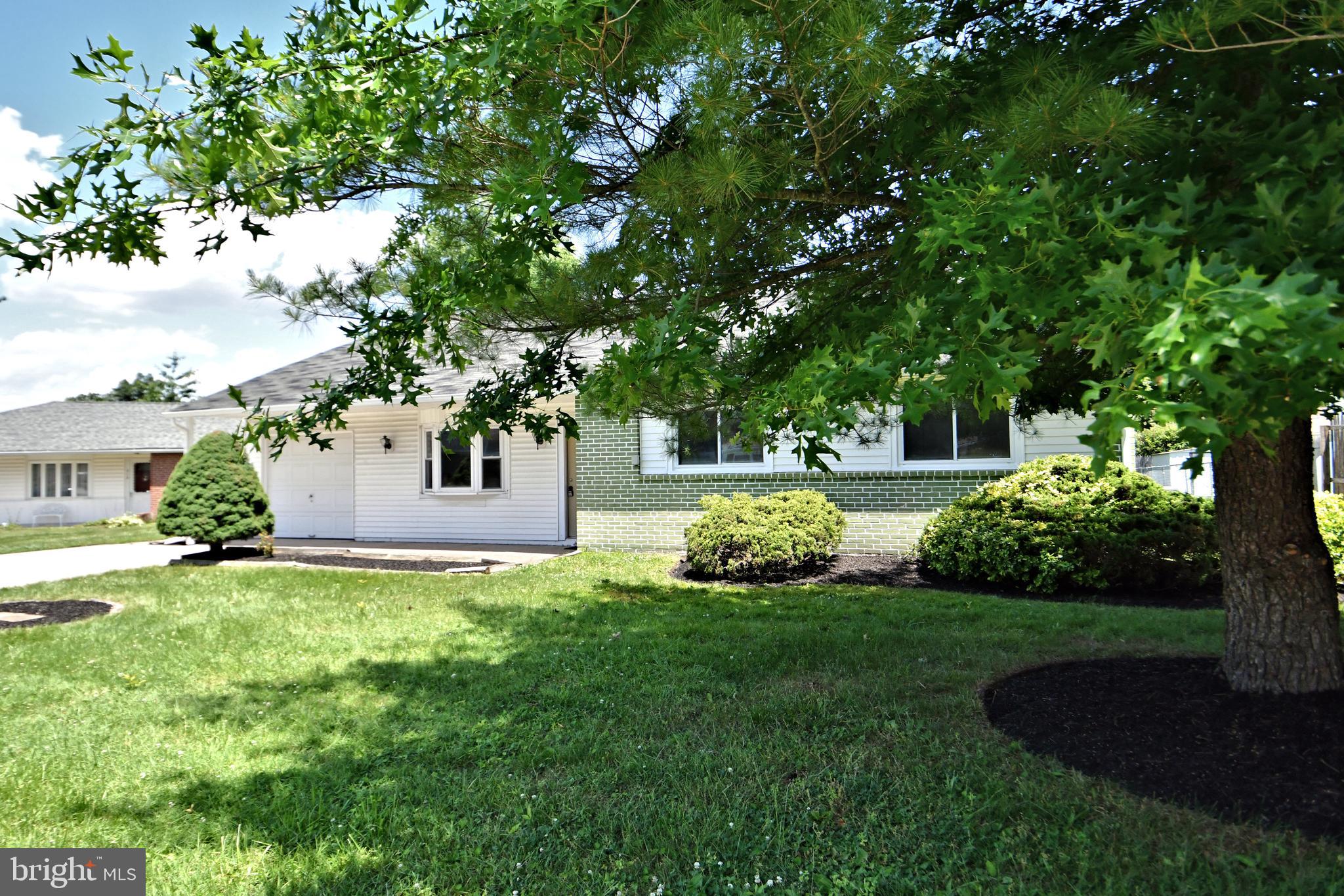 211 Oaktree Road Norristown, PA 19401 - Photo 4 of 62 Gallery Image 4