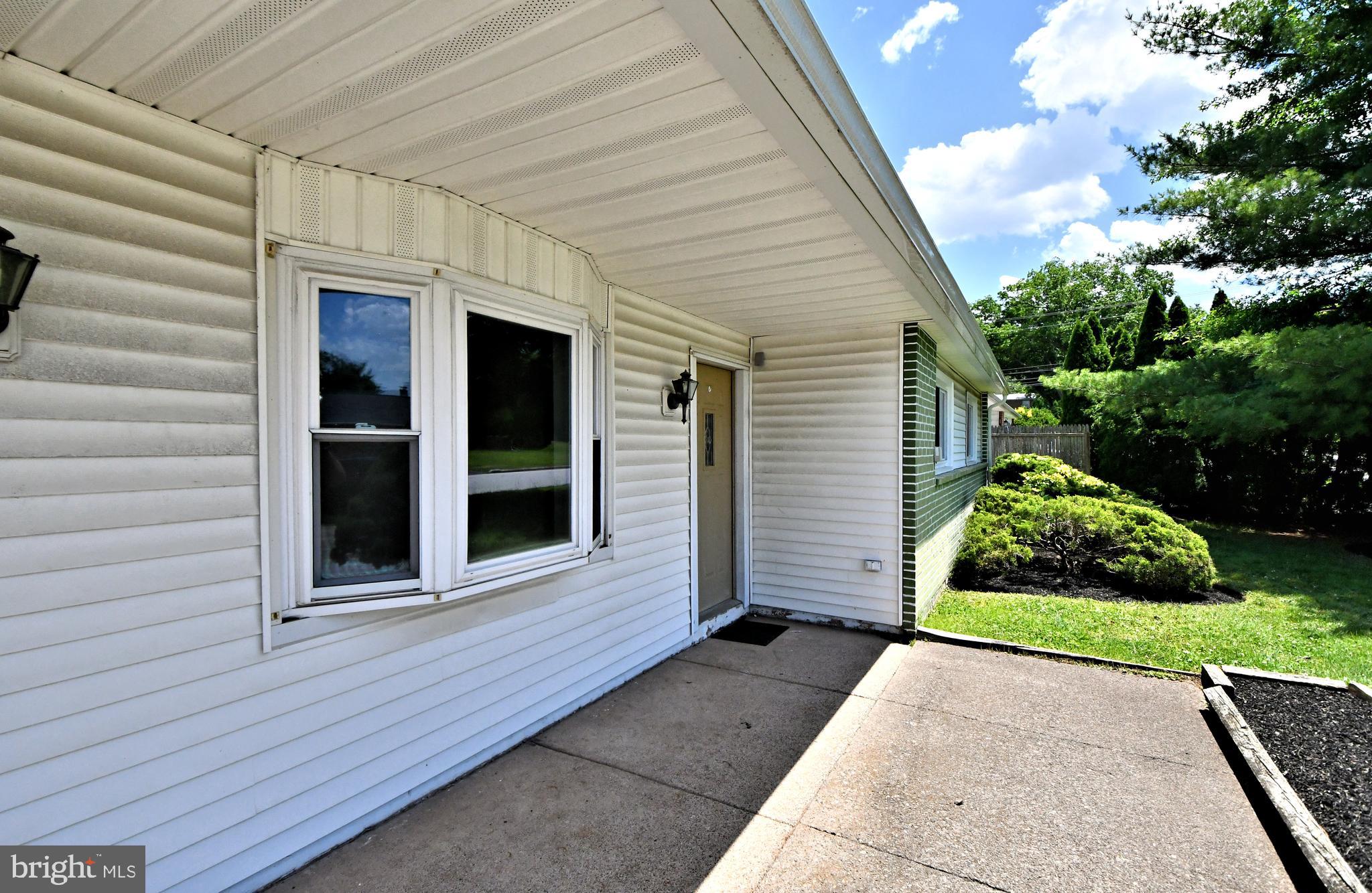 211 Oaktree Road Norristown, PA 19401 - Photo 5 of 62 Gallery Image 5