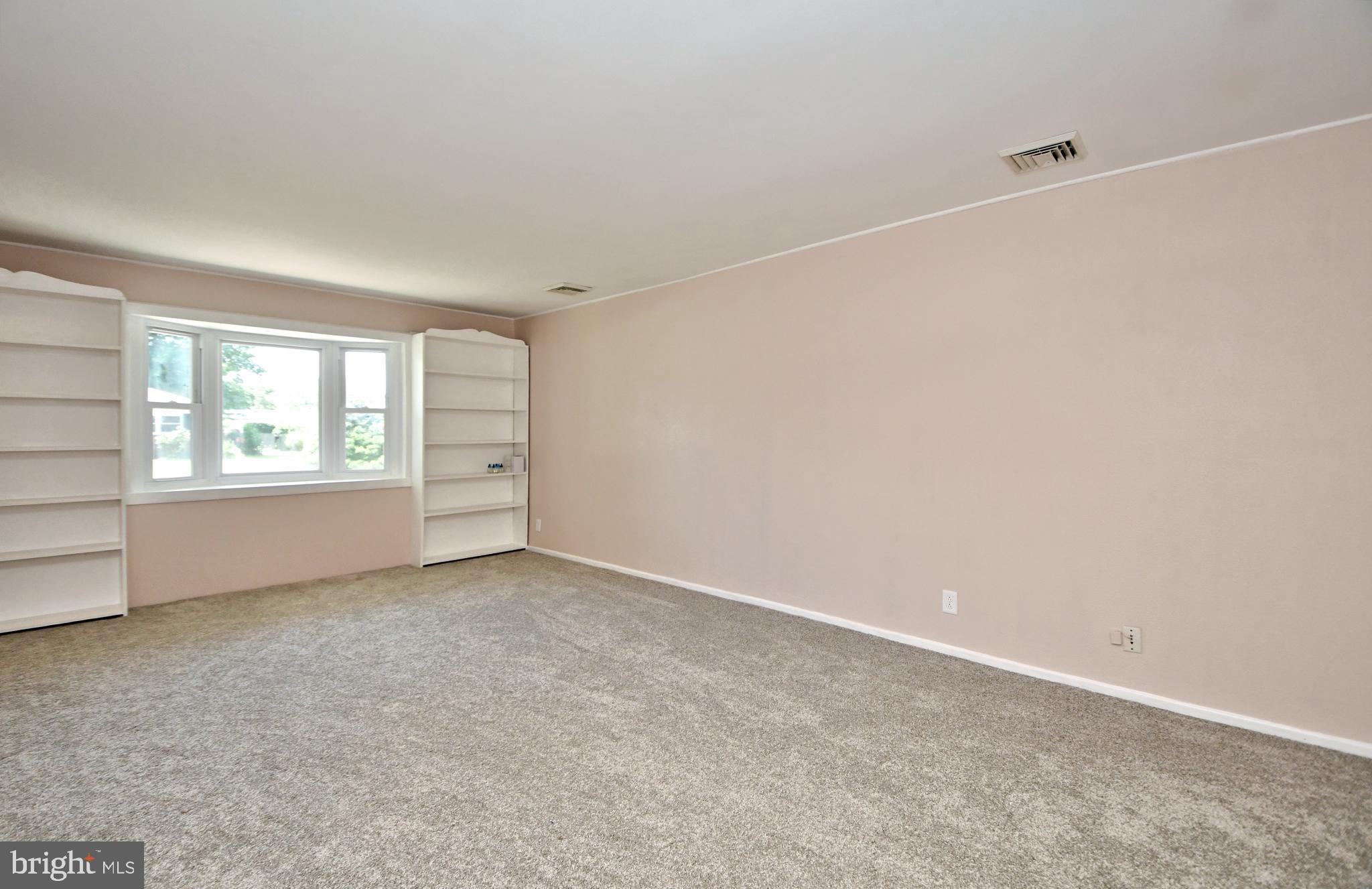 211 Oaktree Road Norristown, PA 19401 - Photo 8 of 62 Gallery Image 8