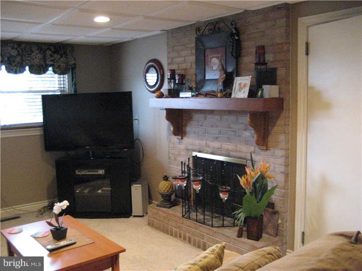1748 Westwood Road Reading, PA 19610 - Photo 10 of 18 Family Room