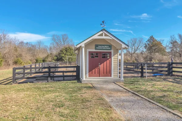 a view of entryway with backyard