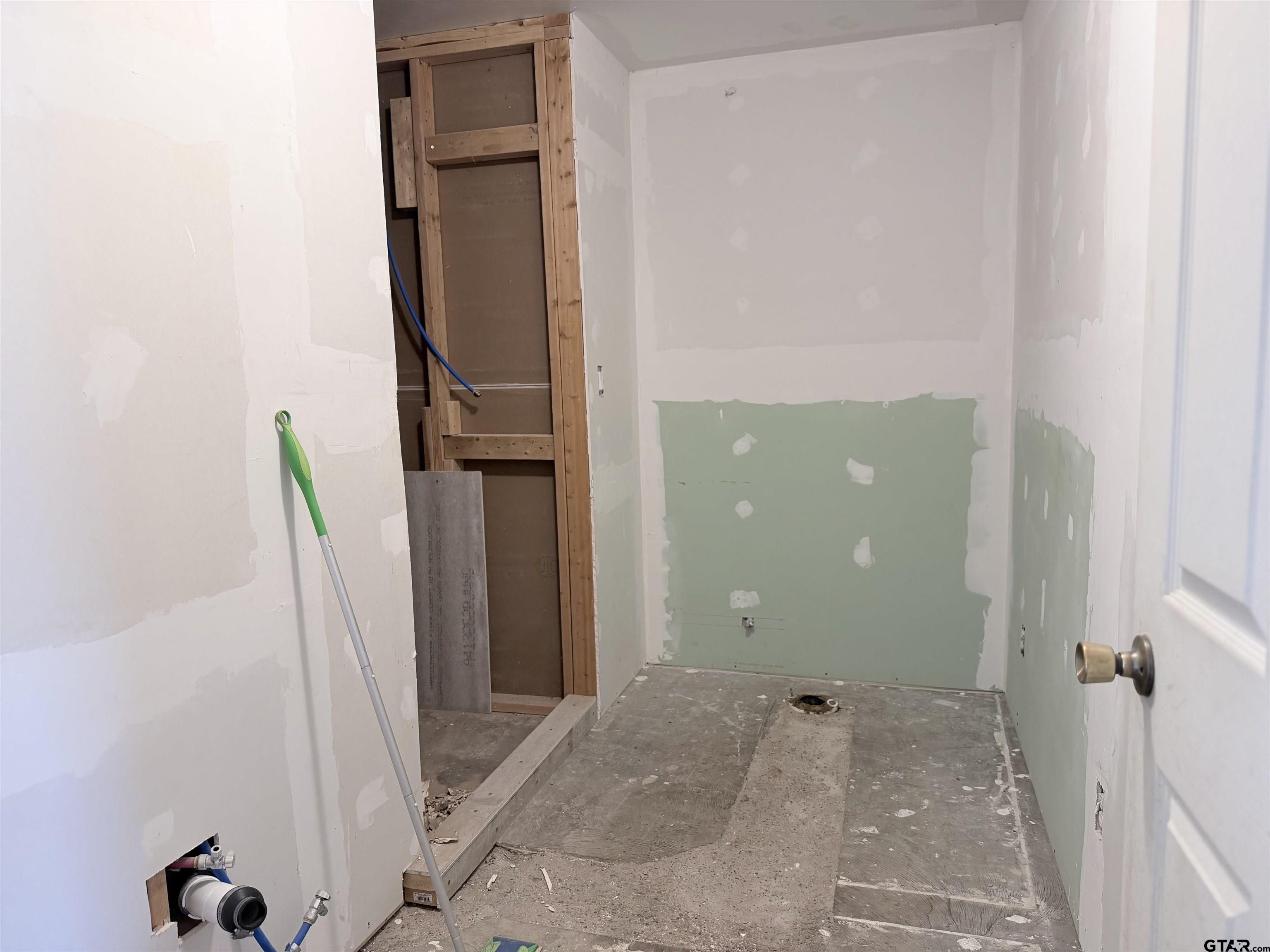 14946 County Road 220 Tyler, TX 75707 - Photo 13 of 41 wooden floor in a gallery