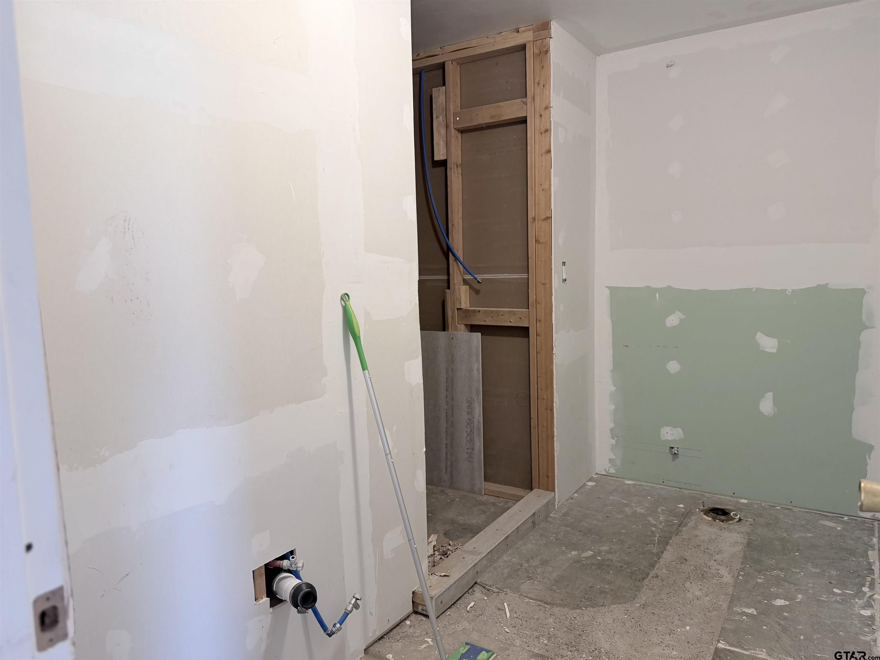 14946 County Road 220 Tyler, TX 75707 - Photo 14 of 41 a view of a bathroom