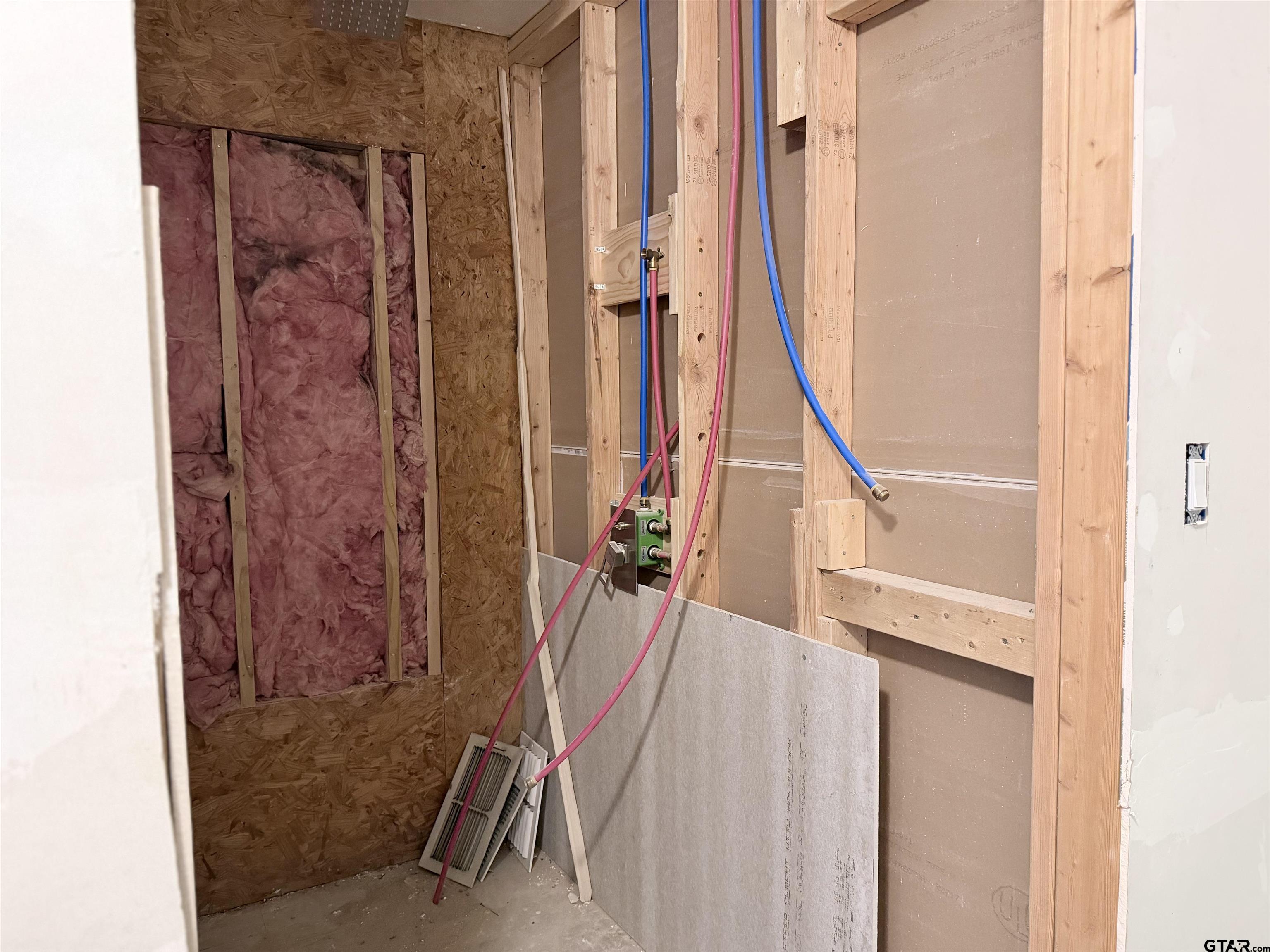 14946 County Road 220 Tyler, TX 75707 - Photo 16 of 41 a view of a bathroom with staircase