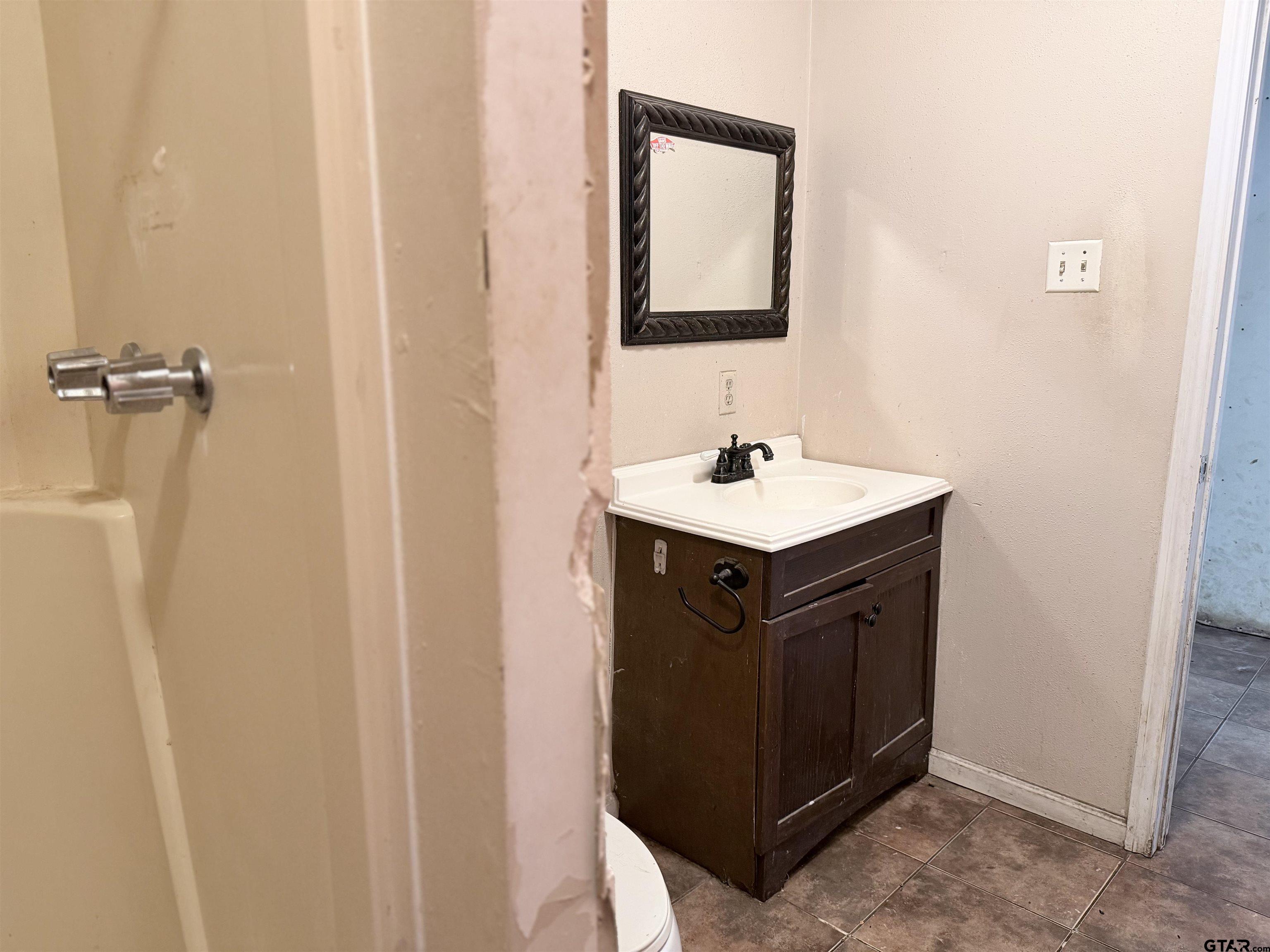 14946 County Road 220 Tyler, TX 75707 - Photo 16 of 41 a bathroom with a sink and a mirror