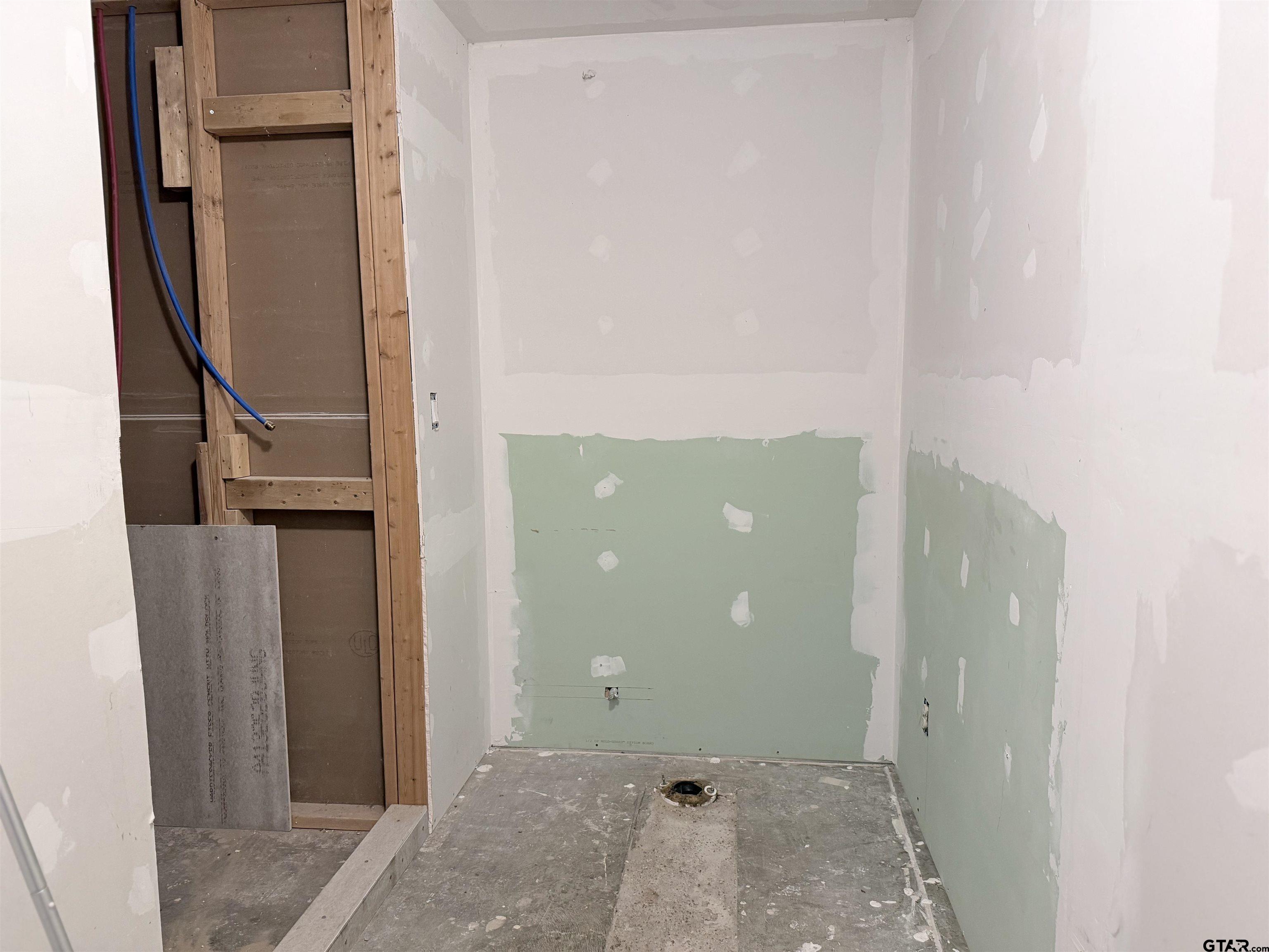 14946 County Road 220 Tyler, TX 75707 - Photo 17 of 41 view of a room with door