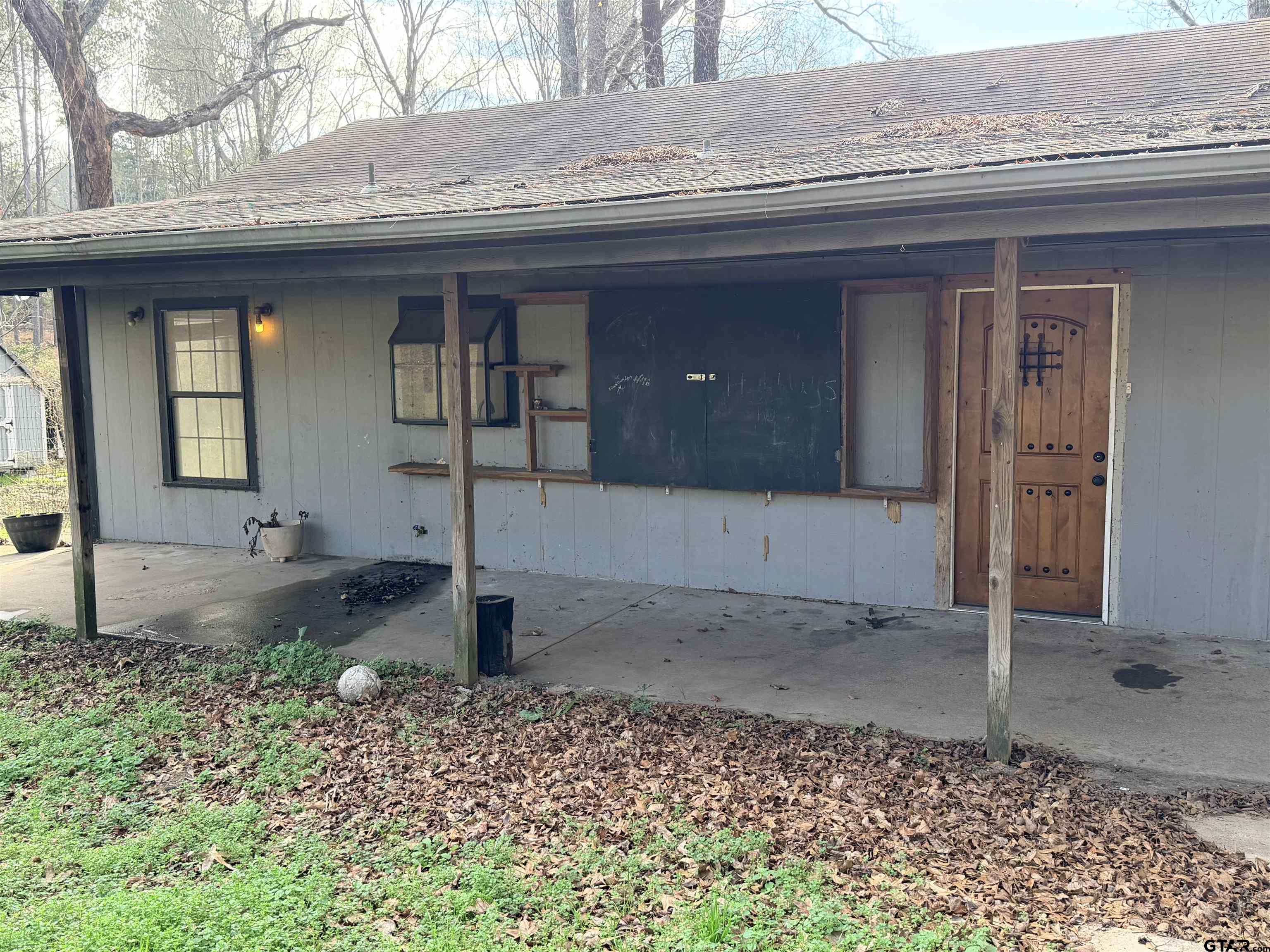 14946 County Road 220 Tyler, TX 75707 - Photo 2 of 41 a front view of a house