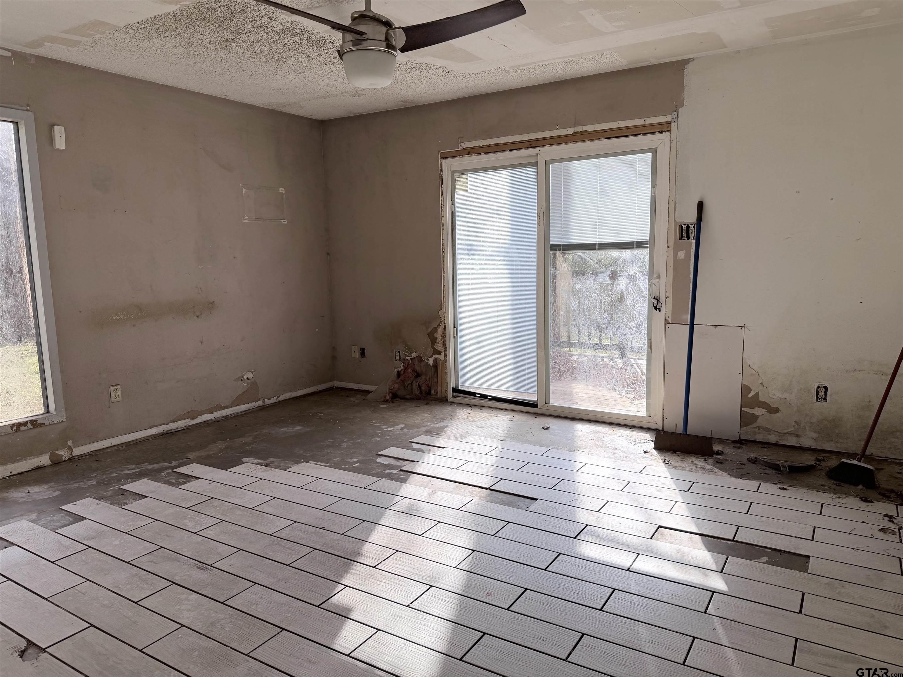 14946 County Road 220 Tyler, TX 75707 - Photo 25 of 41 a view of a bedroom with wooden floor and a window