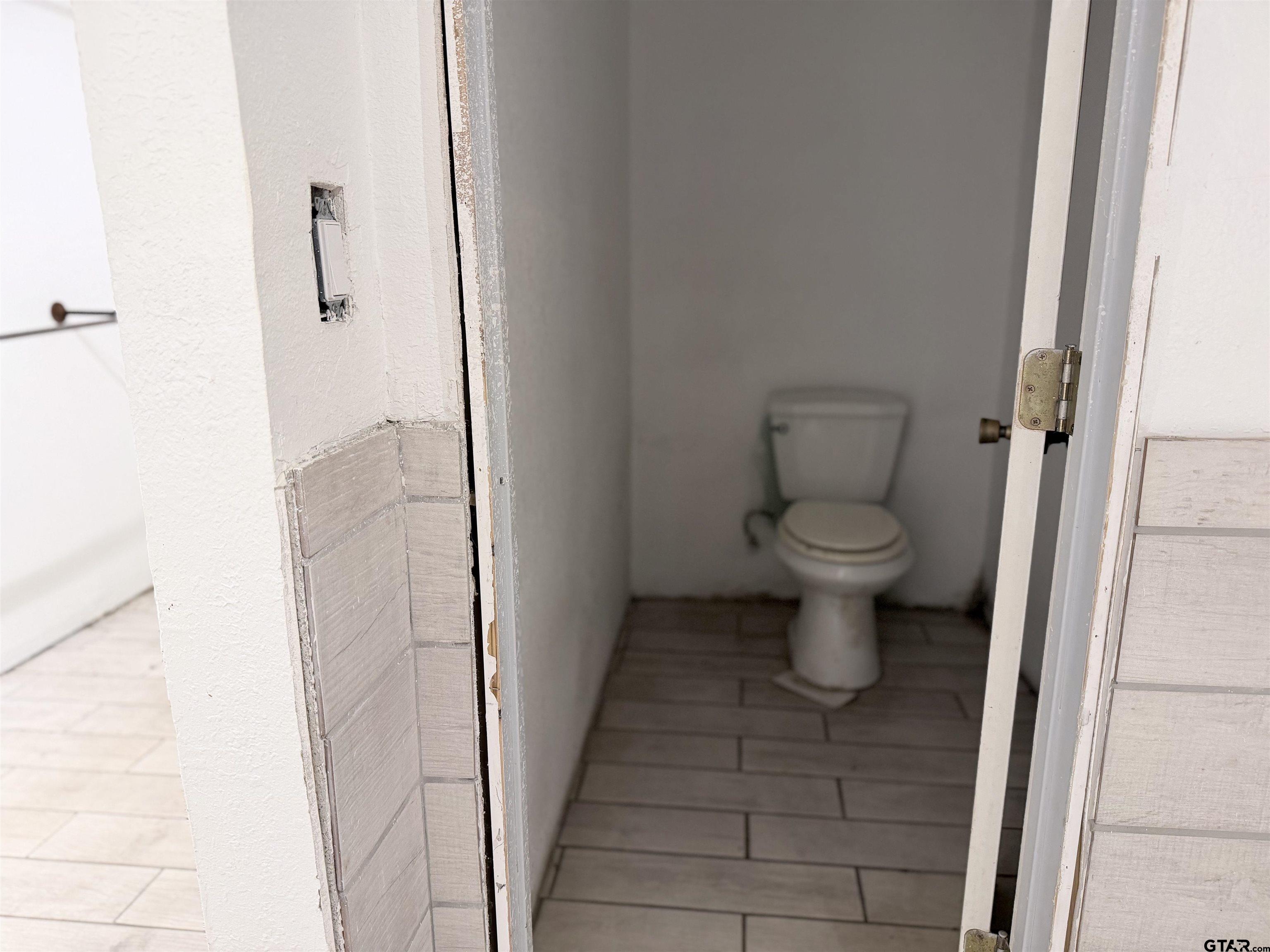 14946 County Road 220 Tyler, TX 75707 - Photo 35 of 41 a bathroom with a toilet and a view of a bathroom