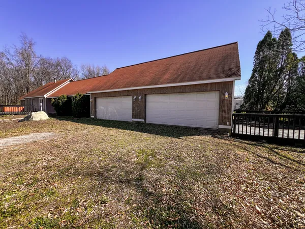 $199,500 | 21604 Fox Drive, Carlyle, IL 62231