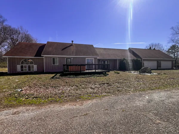 $199,500 | 21604 Fox Drive, Carlyle, IL 62231