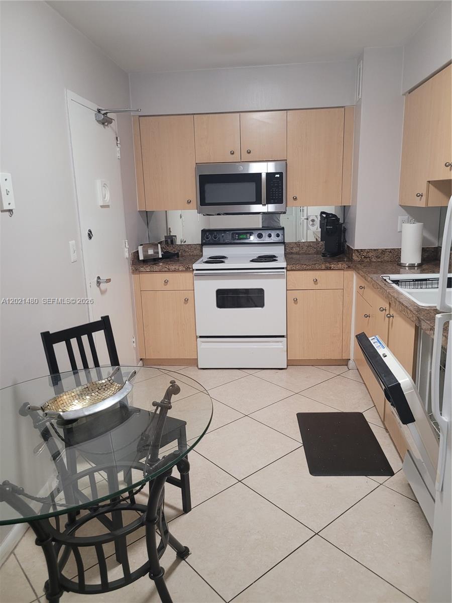 9195 Collins Avenue, Unit 309 Surfside, FL 33154 - Photo 6 of 12