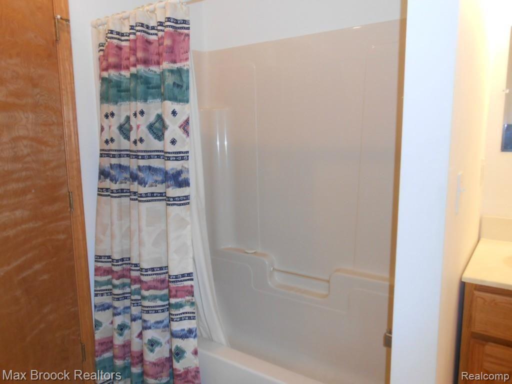 1872 East Hamlin Road Rochester Hills, MI 48307 - Photo 28 of 45