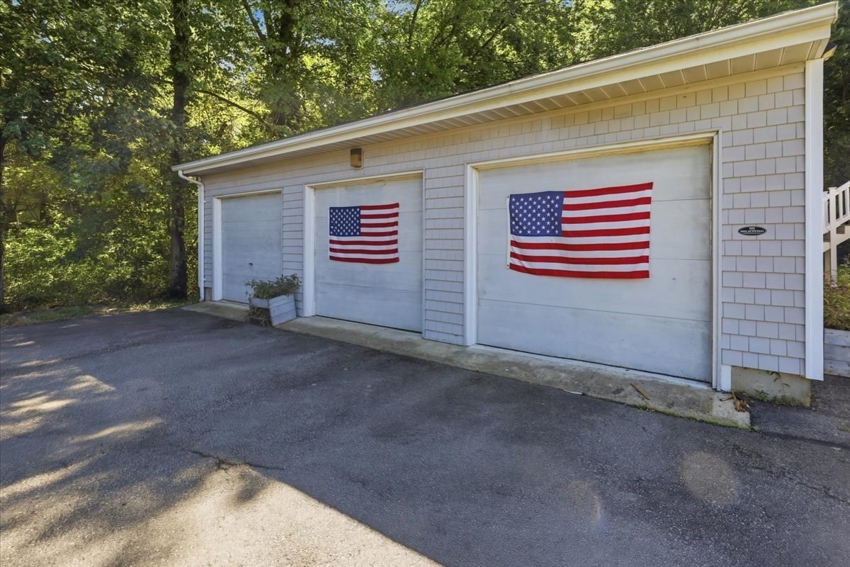 770 Old Warren Road Swansea, MA 02777 - Photo 6 of 41 Gallery Image 6