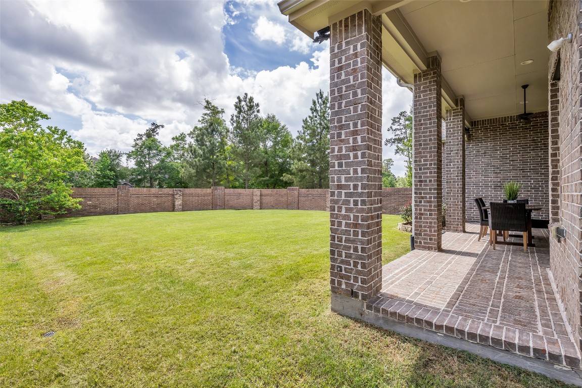 4060 Windsor Chase Drive Spring, TX 77386 - Photo 35 of 40 a view of an outdoor space and yard