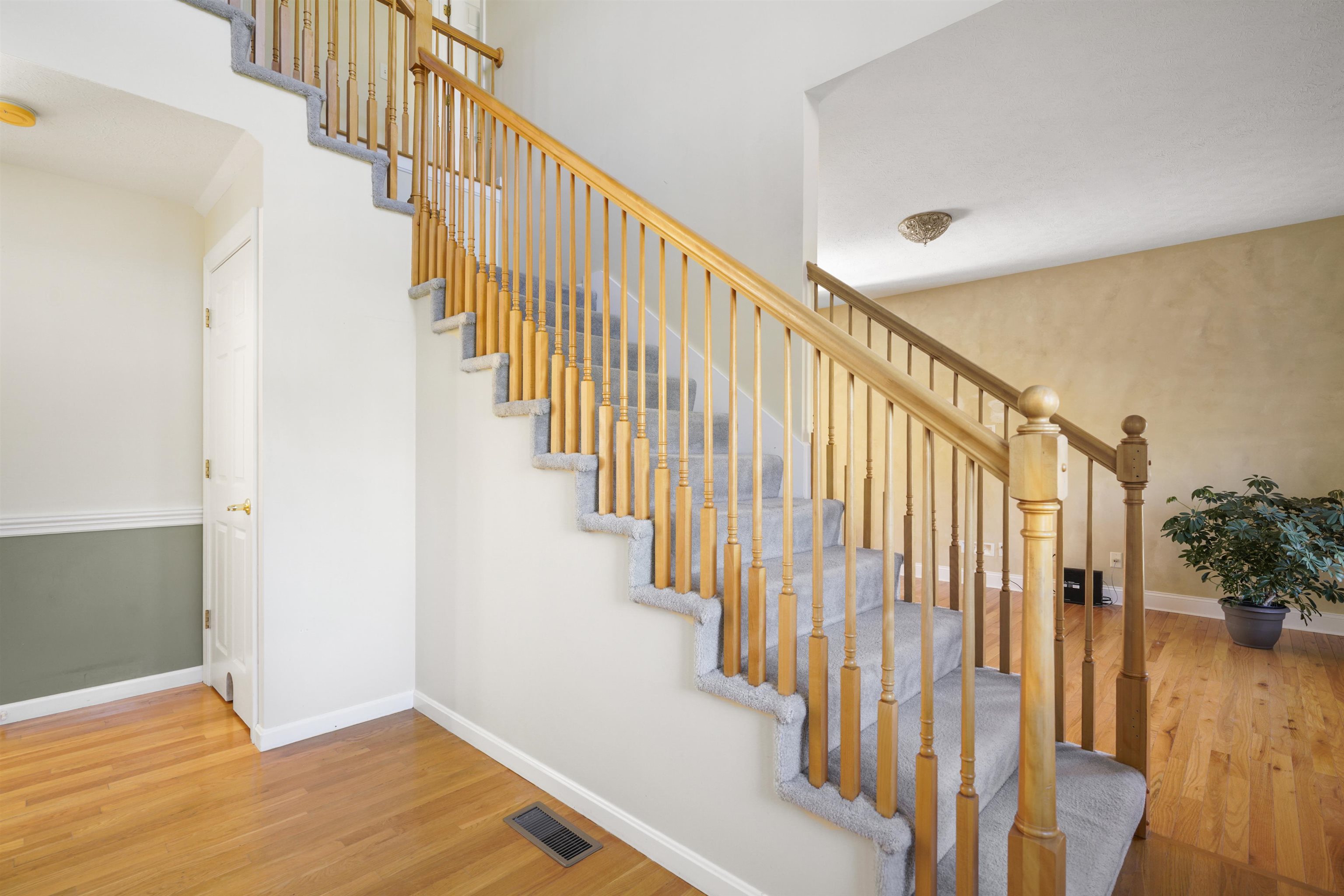 16 Summit Road Bedford, NH 03110 - Photo 13 of 43