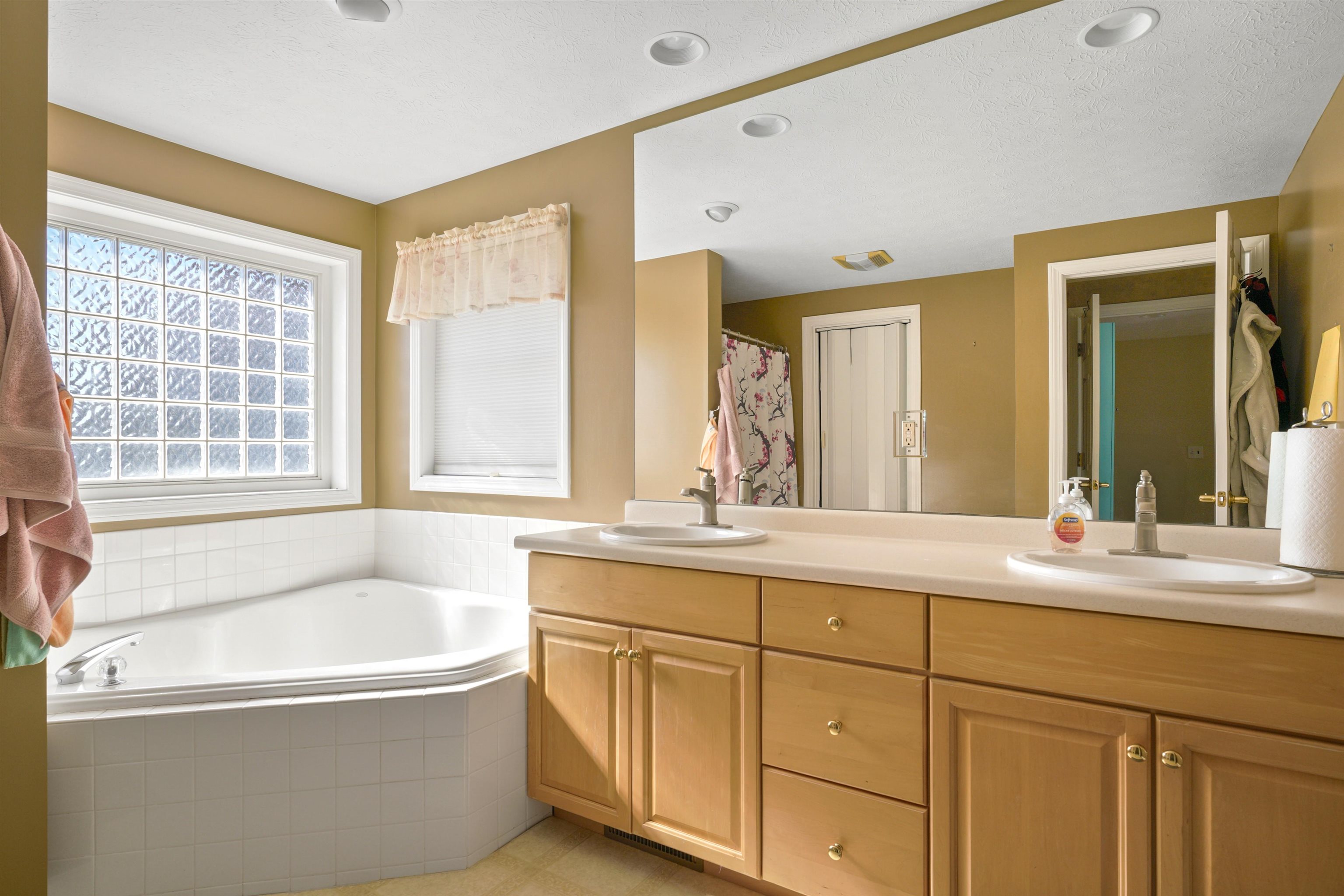 16 Summit Road Bedford, NH 03110 - Photo 18 of 43