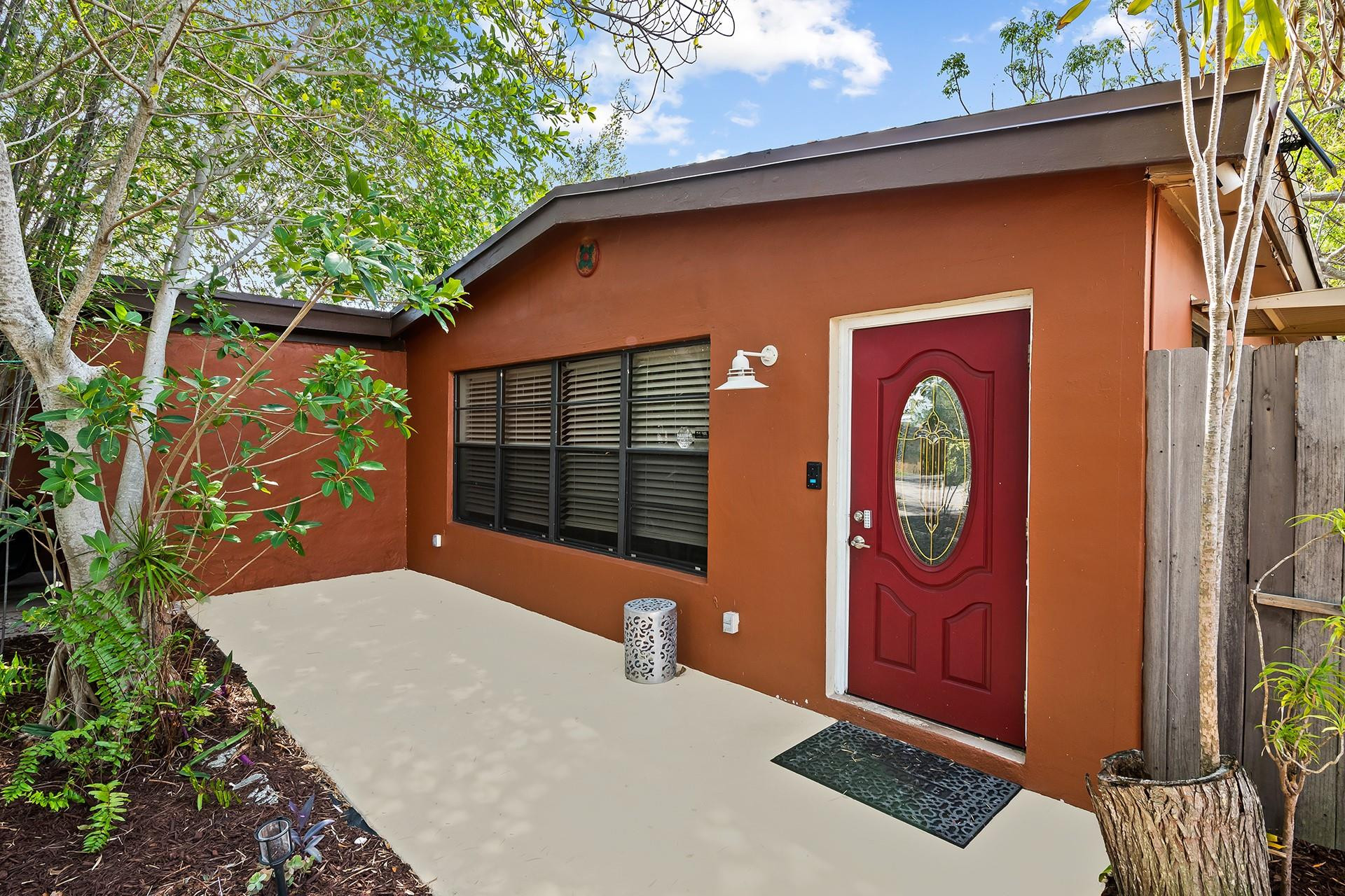 408 Manchester Street Boca Raton, FL 33487 - Photo 2 of 26 Photo 2
