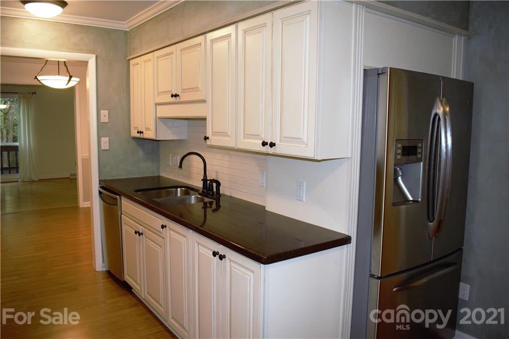 5805 Sharon Road, Unit E Charlotte, NC 28210 - Photo 14 of 45 Gallery Image 14