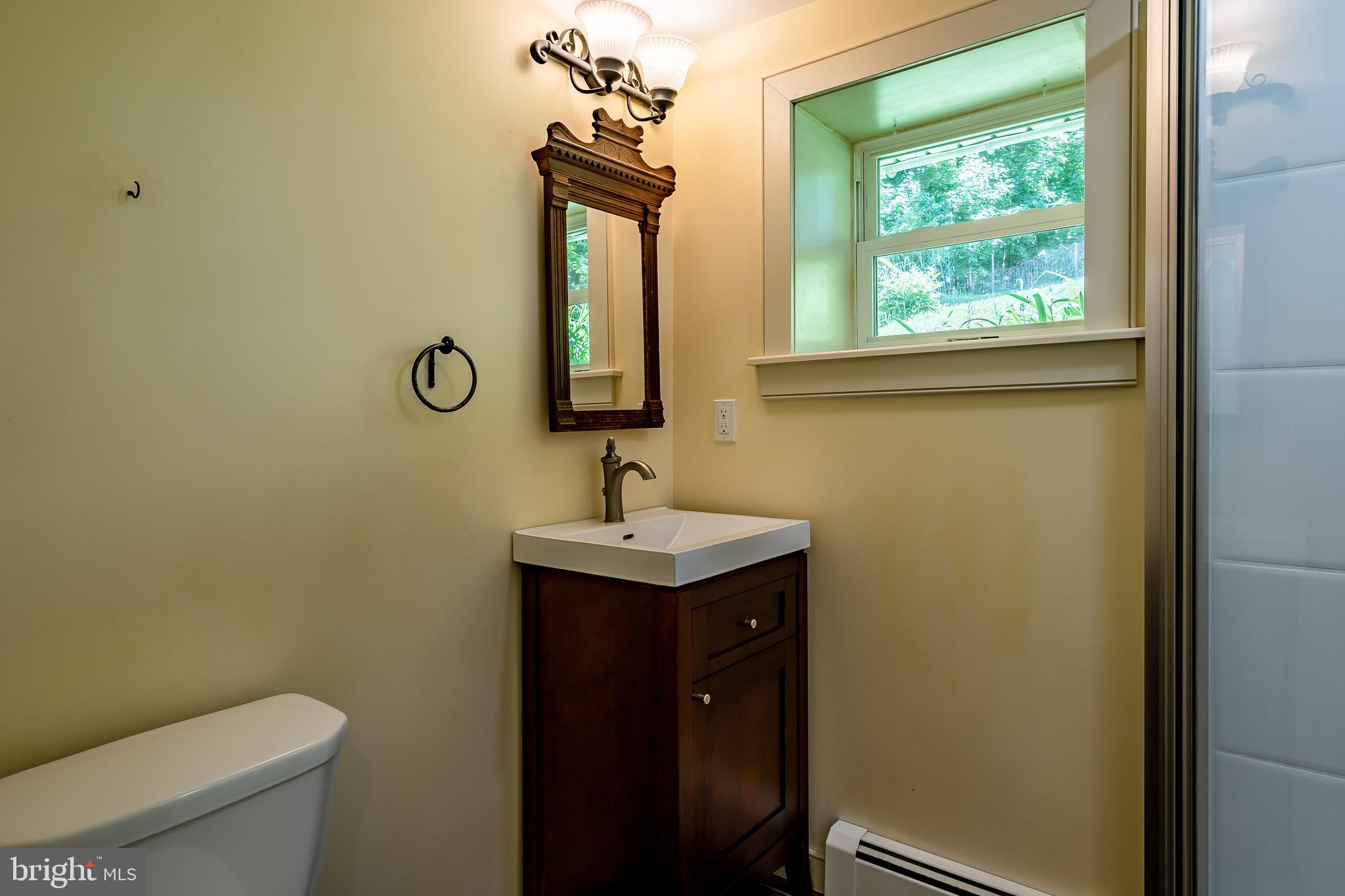 20 Lyndell Road Downingtown, PA 19335 - Photo 16 of 45 Full Bathroom