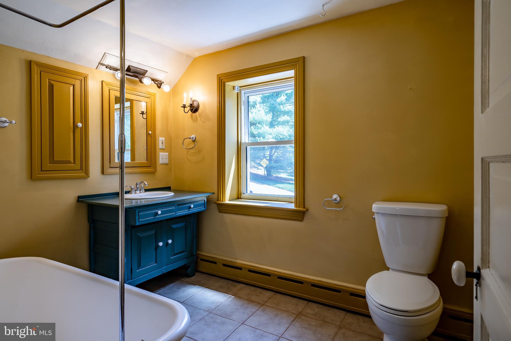 20 Lyndell Road Downingtown, PA 19335 - Photo 23 of 45 Full Bathroom
