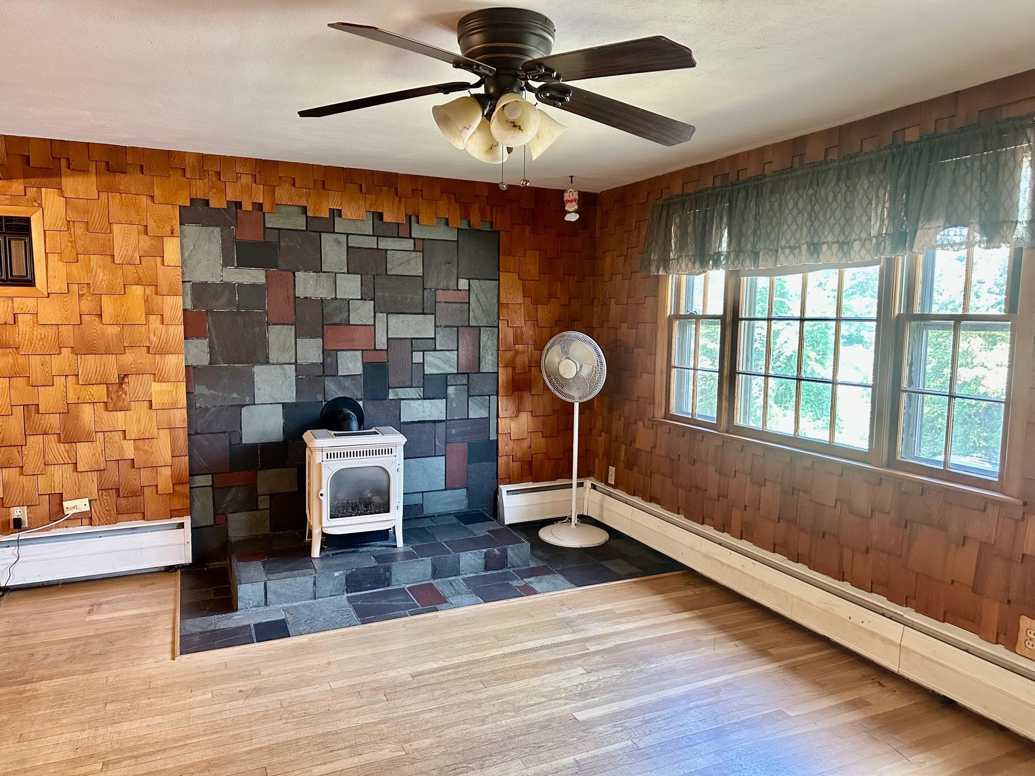 180 Watts Street Manchester, NH 03104 - Photo 3 of 40