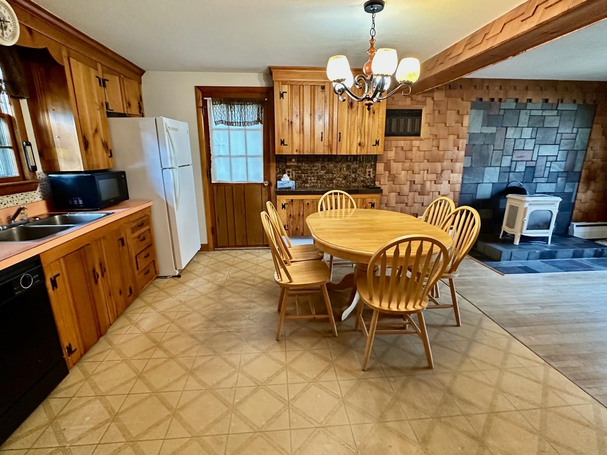 180 Watts Street Manchester, NH 03104 - Photo 6 of 40