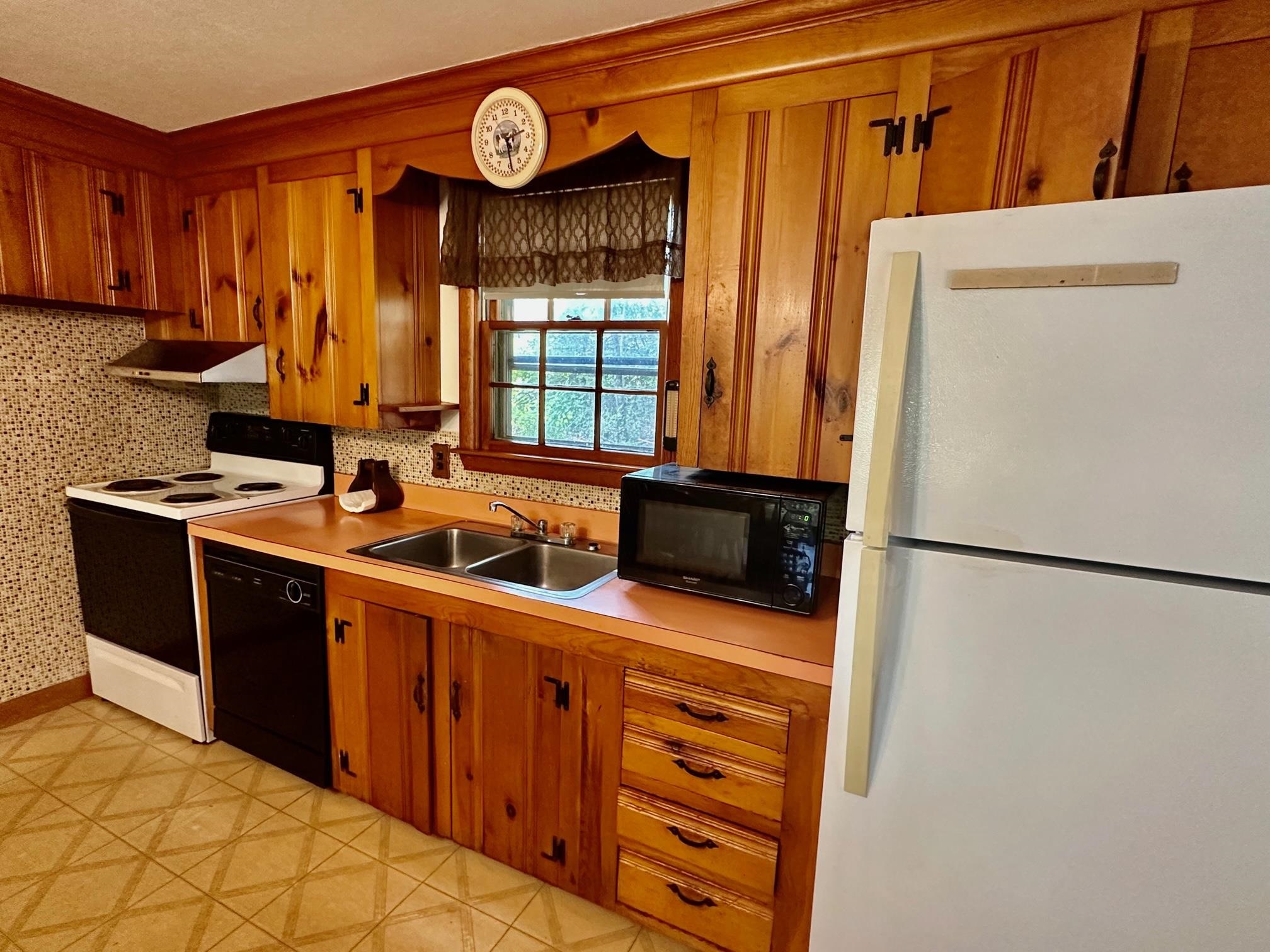 180 Watts Street Manchester, NH 03104 - Photo 9 of 40